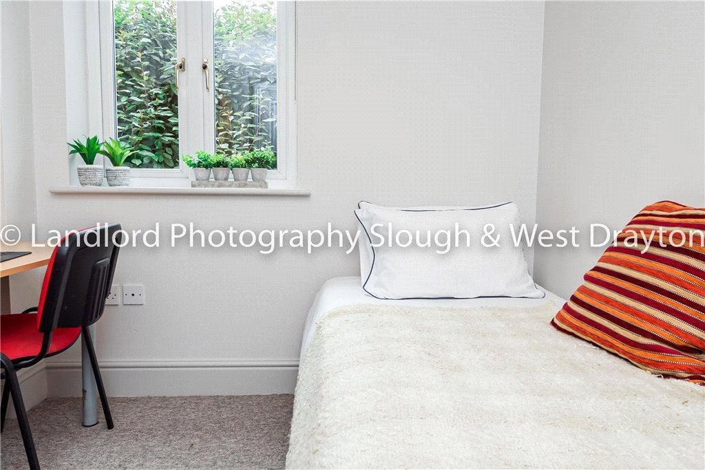 Flat Broomfield in Guildford