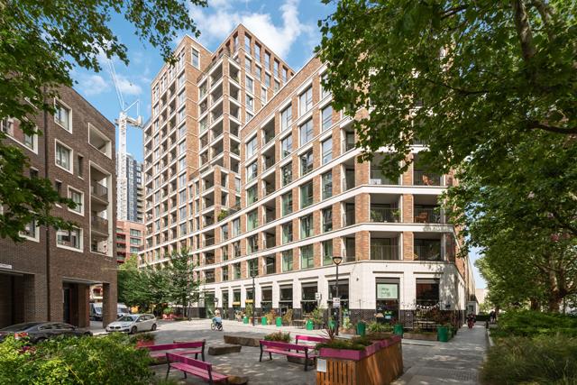Flat Sayer Street in Greater London