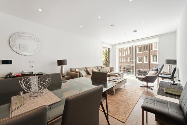 Flat Sayer Street in Greater London