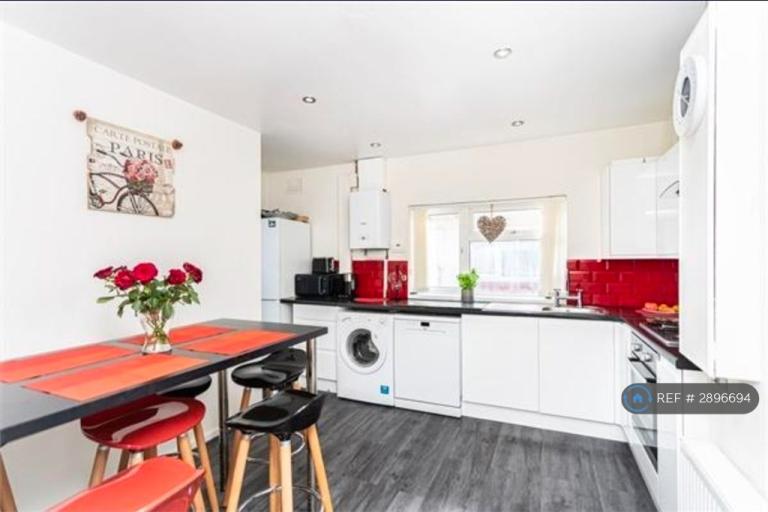 Flat Trinidad Crescent in Poole