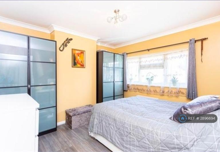 Flat Trinidad Crescent in Poole