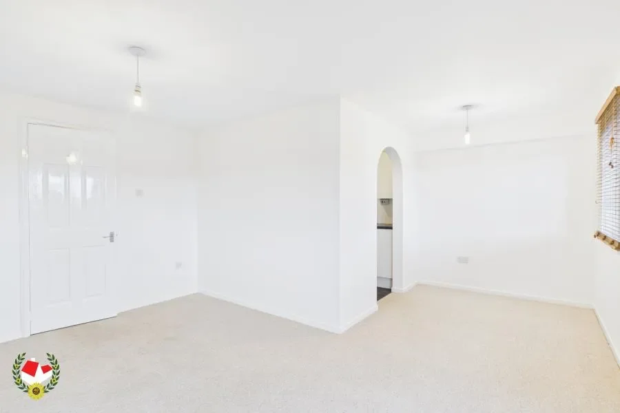 Flat Oakridge Close in Gloucester