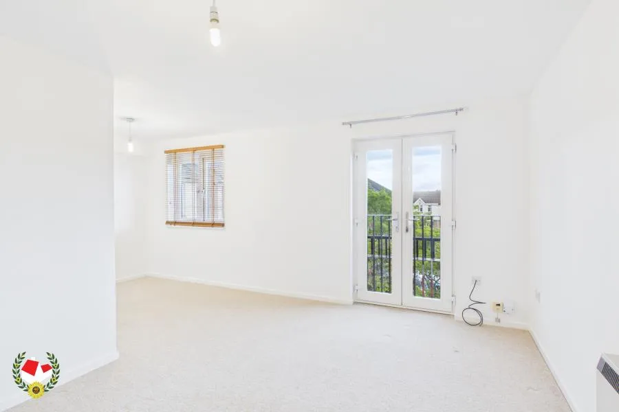 Flat Oakridge Close in Gloucester