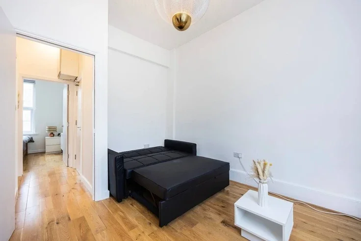 Flat Offord Road in Greater London