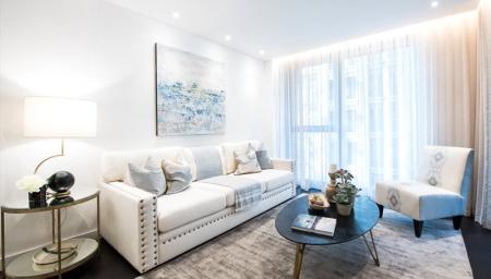 Flat Ponton Road in Greater London