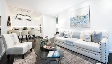 Flat Ponton Road in Greater London