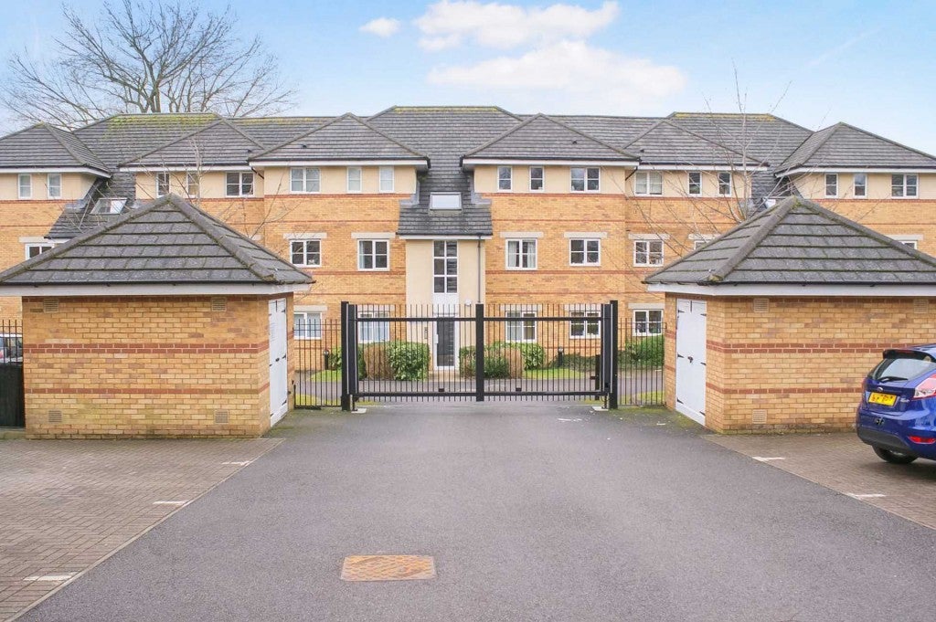 Flat Ebberns Road in Hemel Hempstead