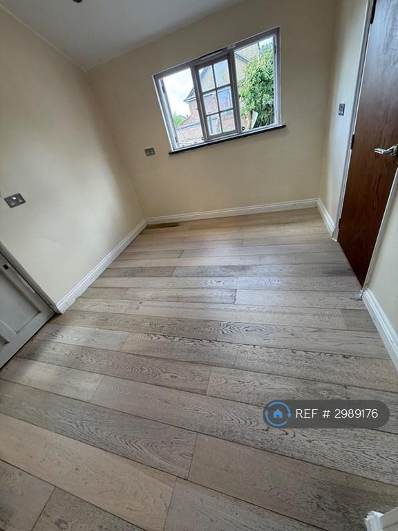 Flat New Barns Way in Epping Forest