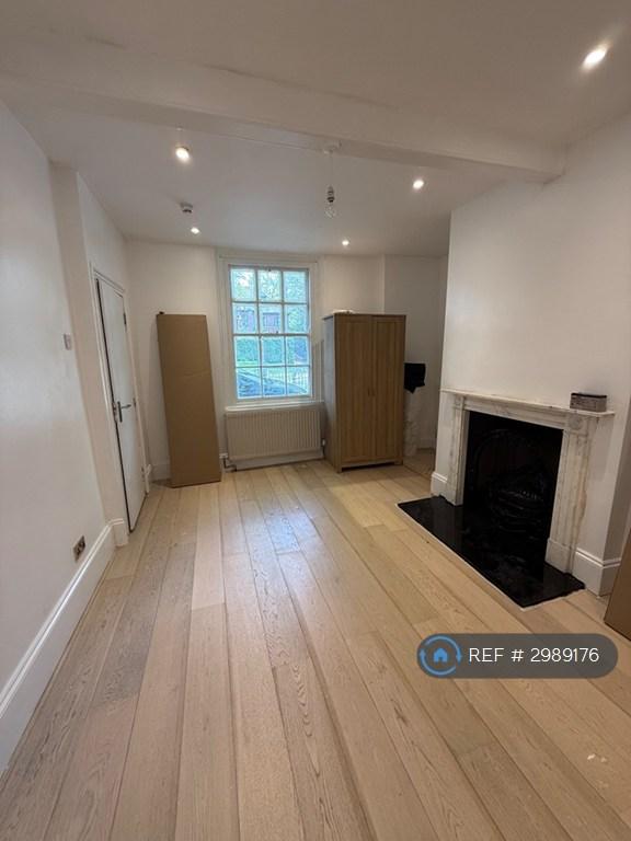Flat New Barns Way in Epping Forest