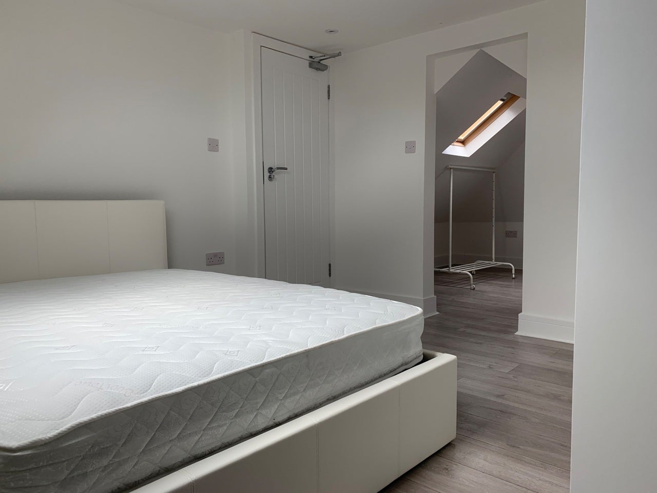 Flat Maybank Road in Greater London