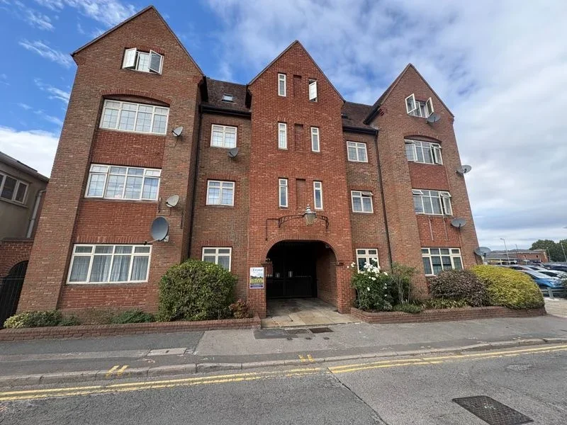 Flat Orchard Street in Dartford
