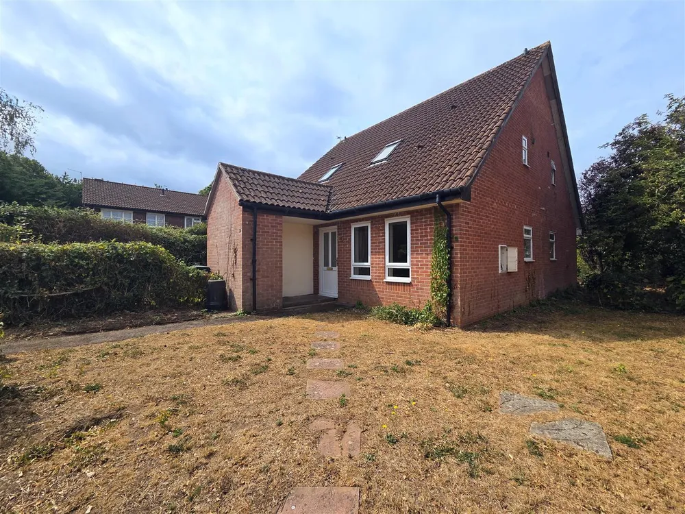 House Bluebell Close in Taunton