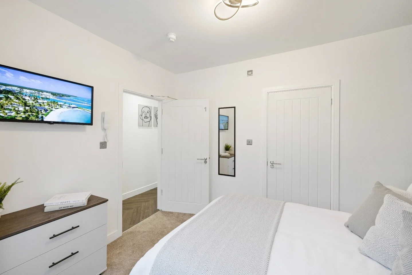 Room Seaview Road in Gillingham