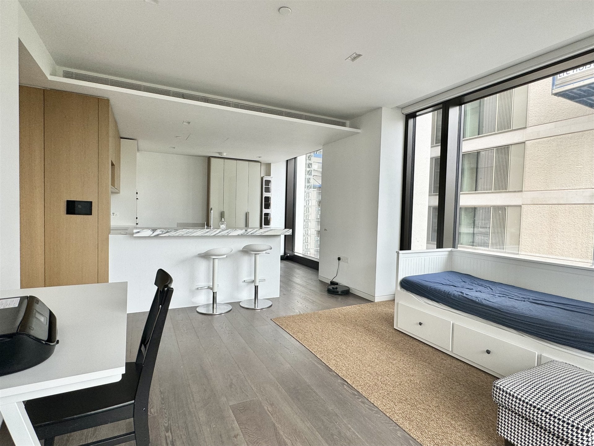 Flat Sutton Walk in Greater London