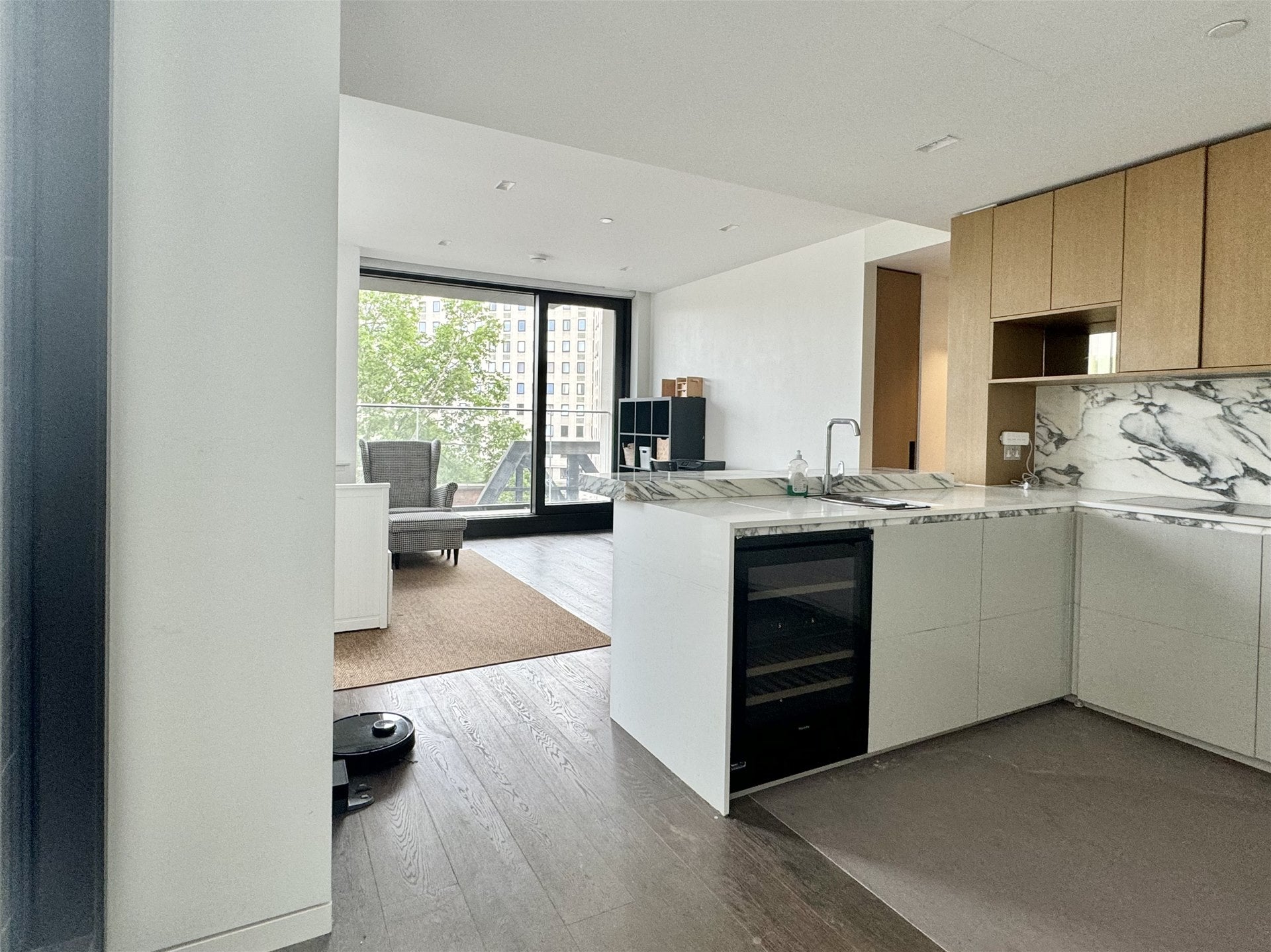 Flat Sutton Walk in Greater London