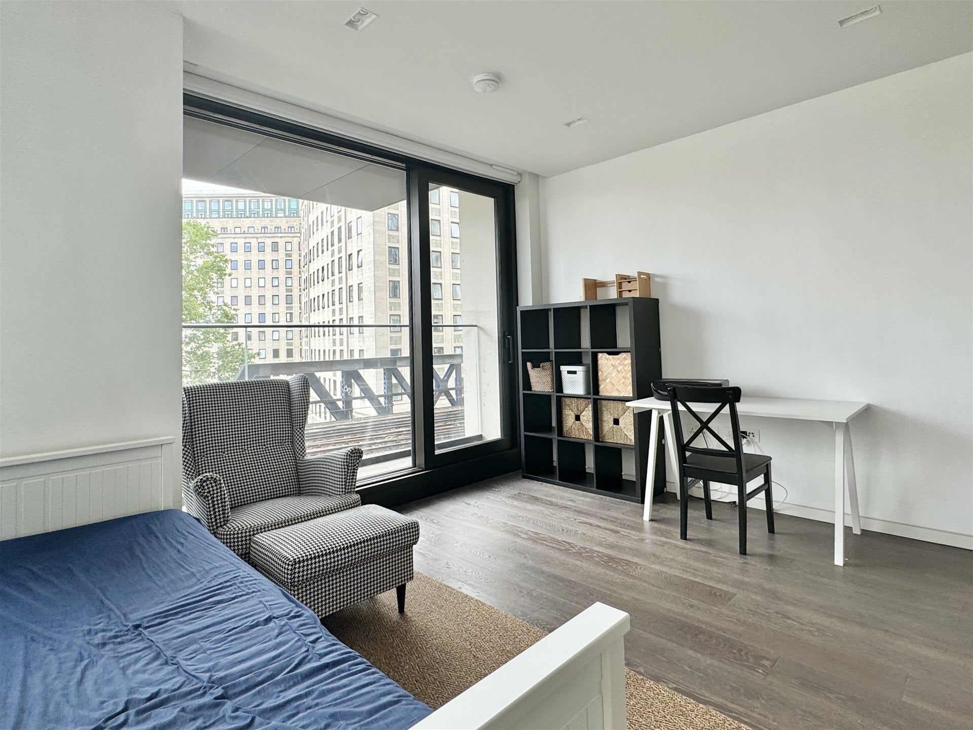 Flat Sutton Walk in Greater London