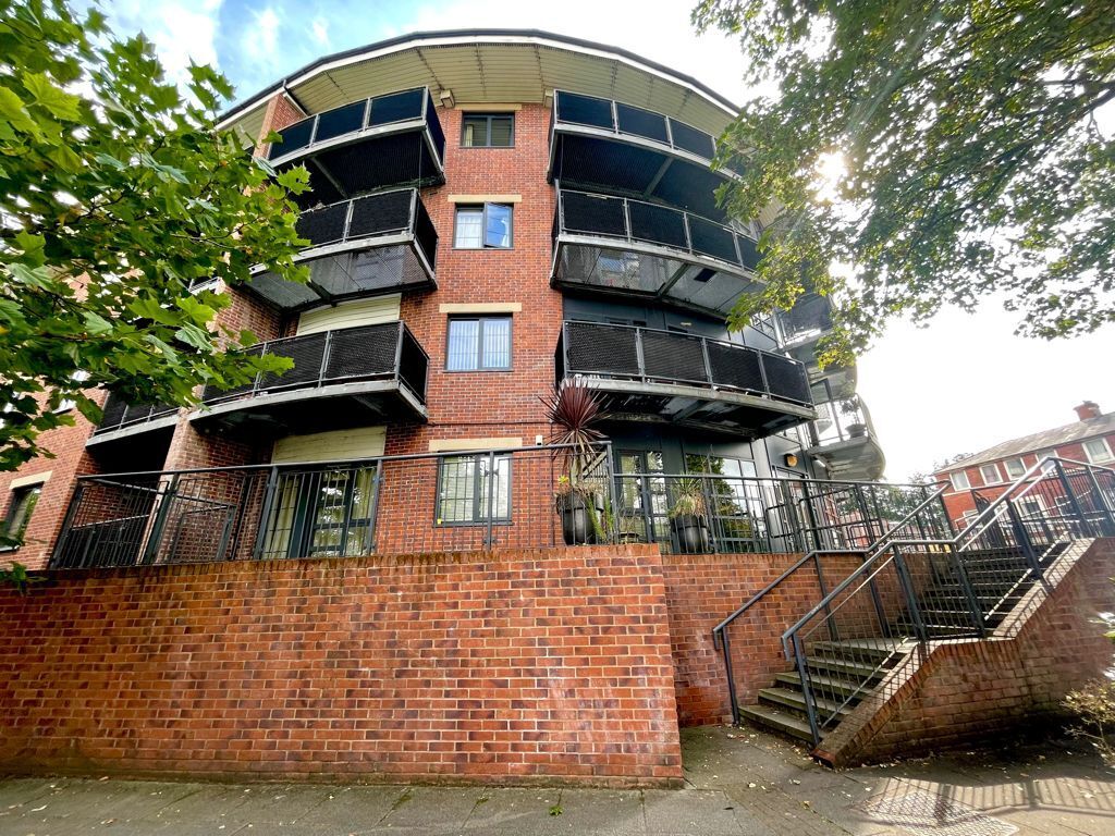 Flat Woodside Road in Manchester