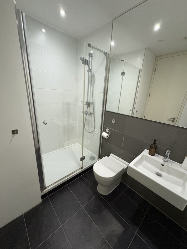 Room Wills Way in Bristol