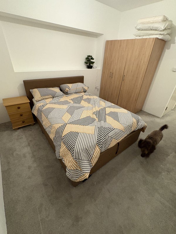 Room Wills Way in Bristol
