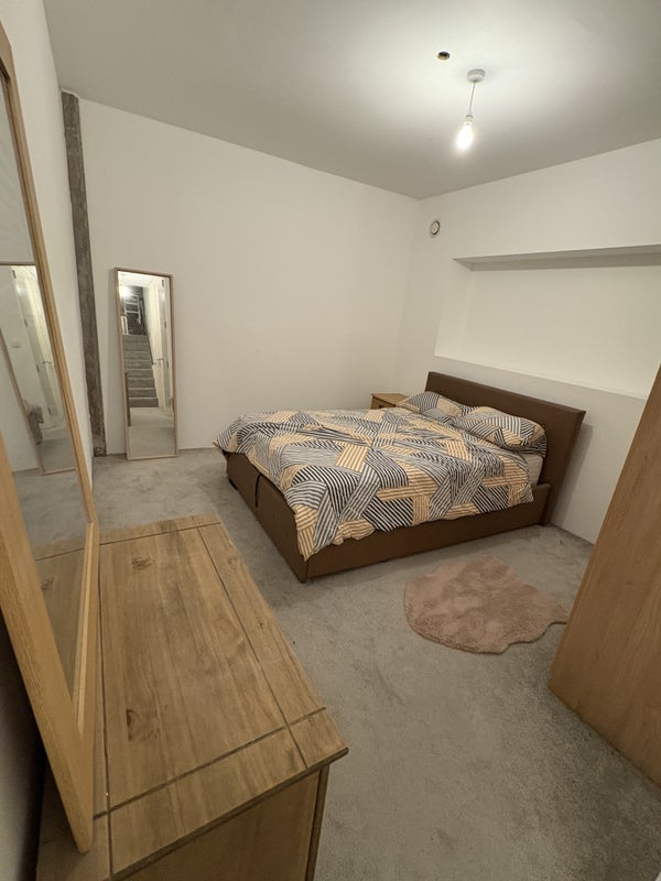 Room Wills Way in Bristol