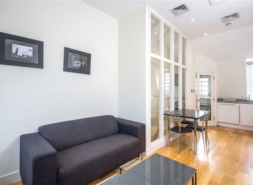 Flat Great Queen Street in Greater London