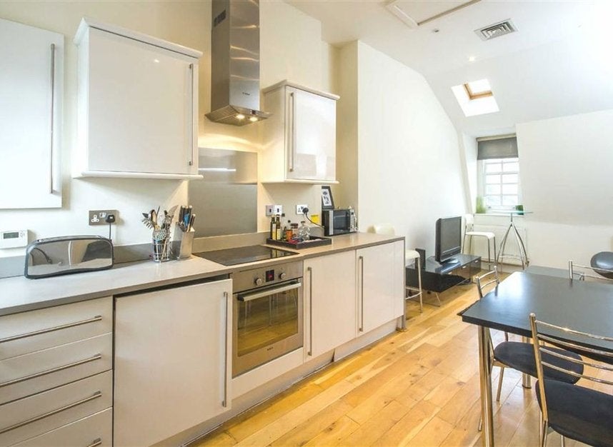 Flat Great Queen Street in Greater London