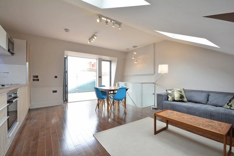Room Lindrop Street in Greater London