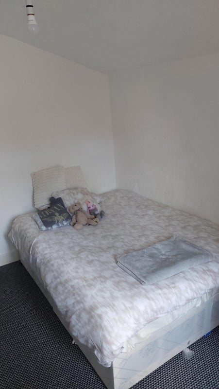 Room Vansittart Road in Greater London