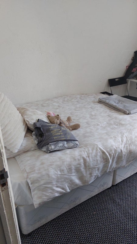 Room Vansittart Road in Greater London
