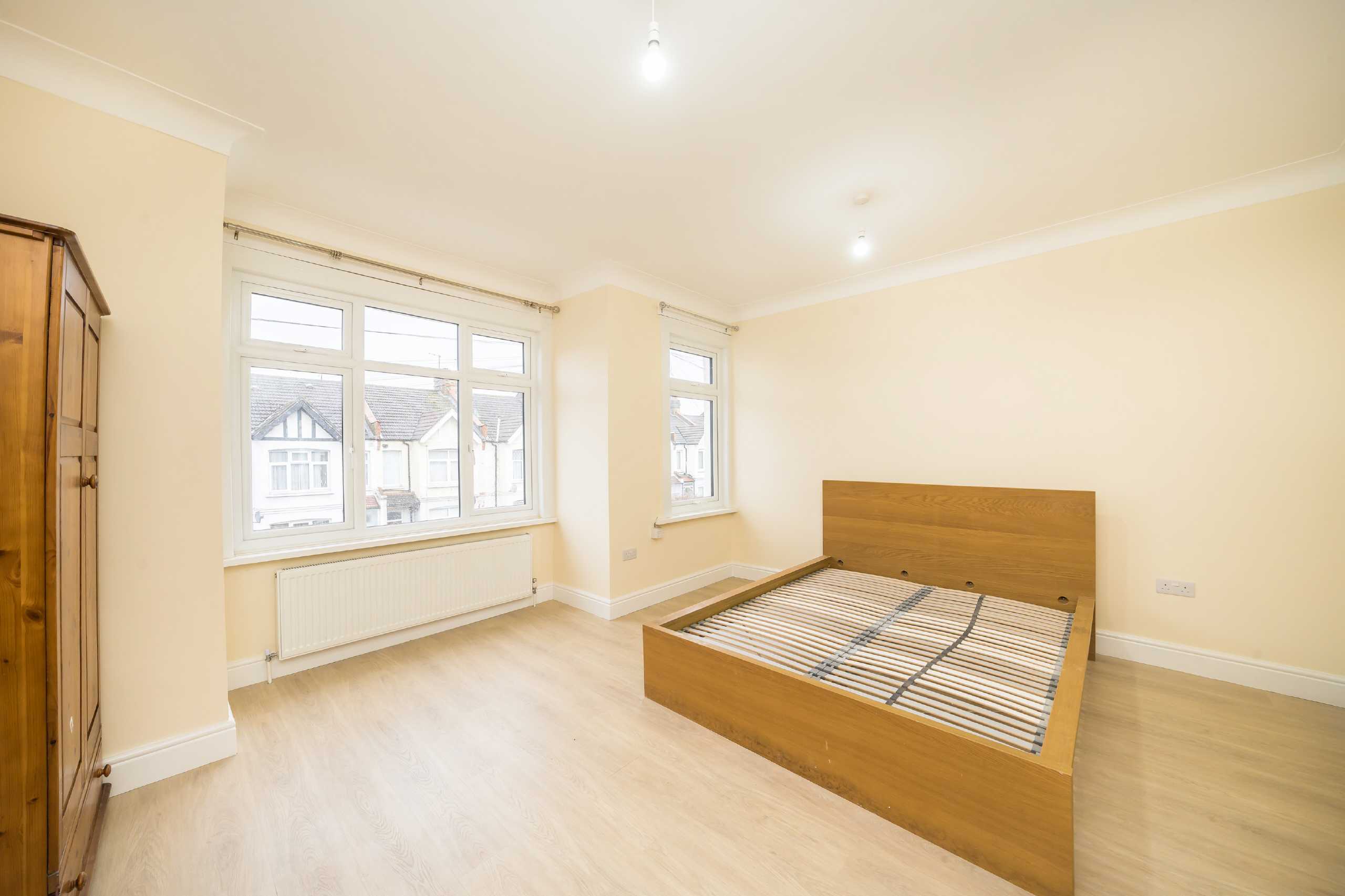 Flat Gassiot Road in Greater London