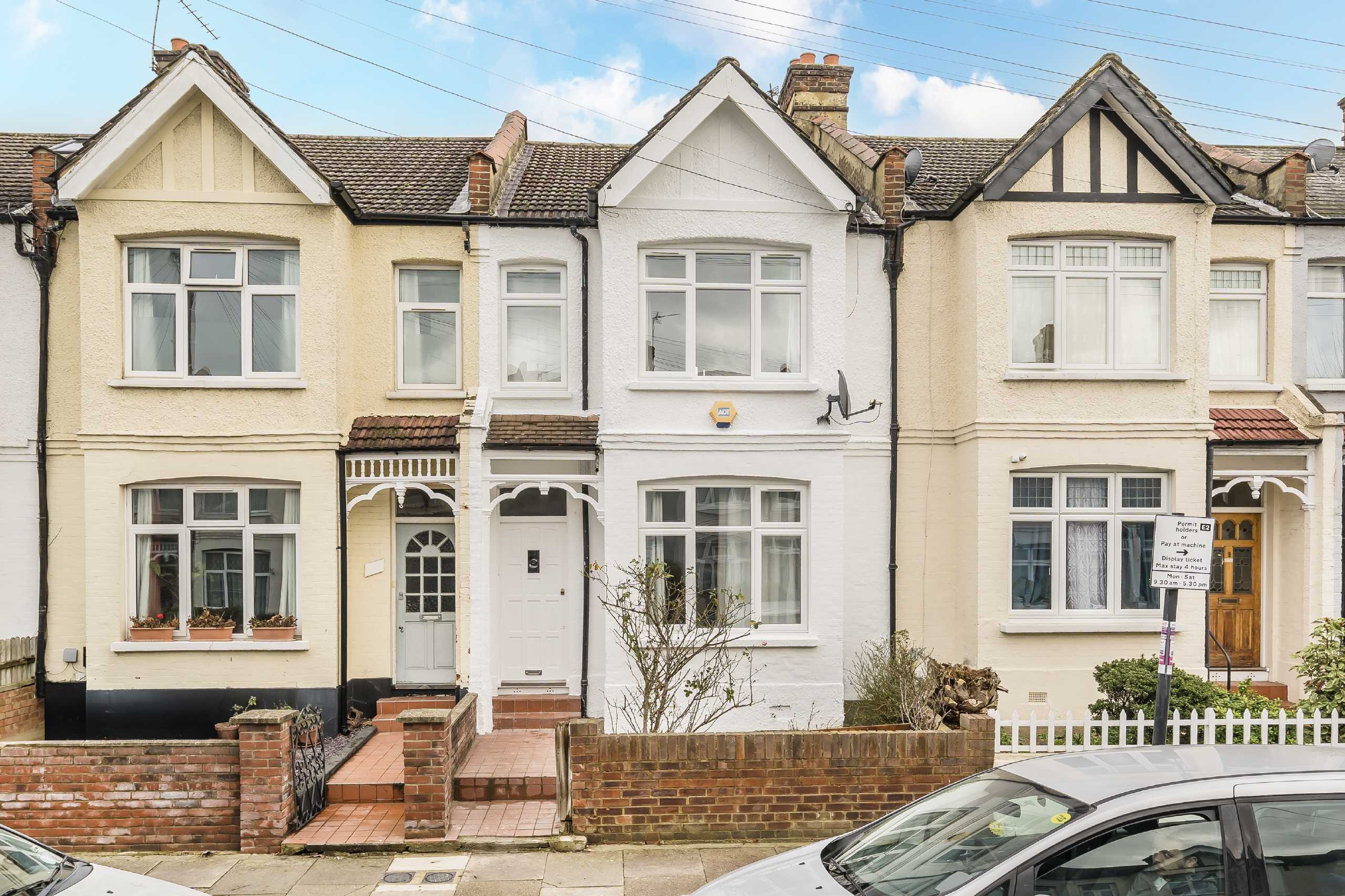Flat Gassiot Road in Greater London