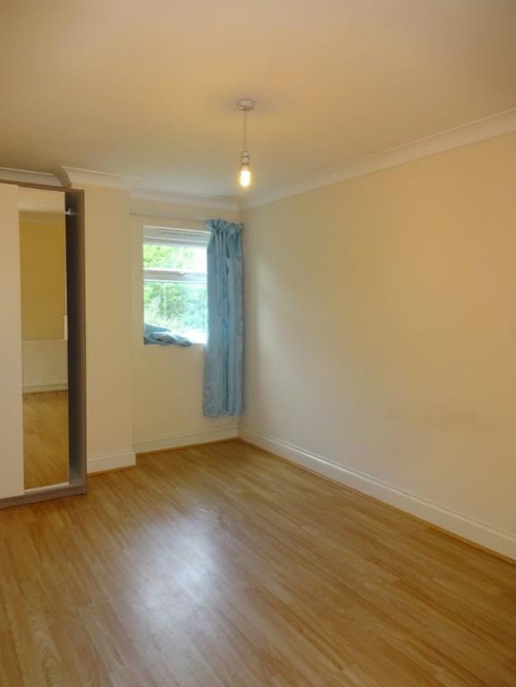 Flat Wellesley Road in Greater London