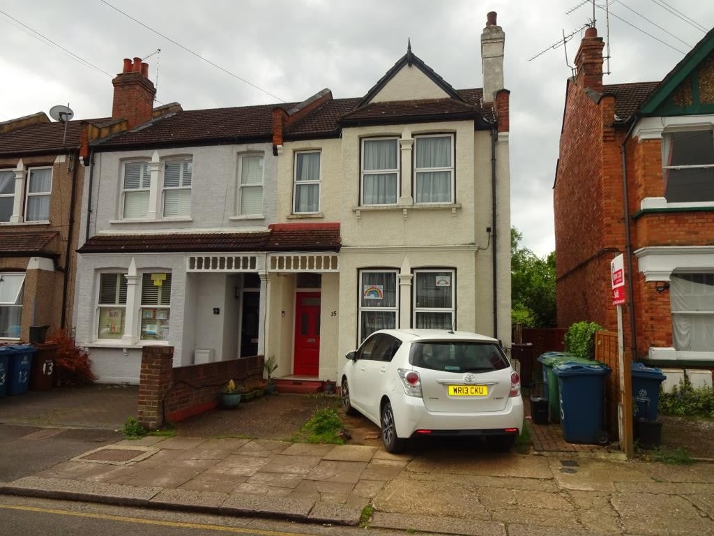 Flat Wellesley Road in Greater London