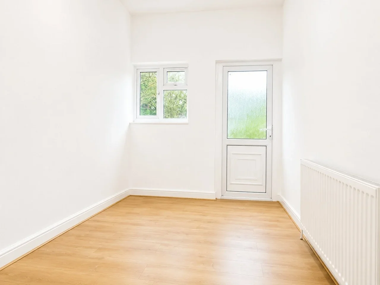 Flat Norwich Road in Greater London