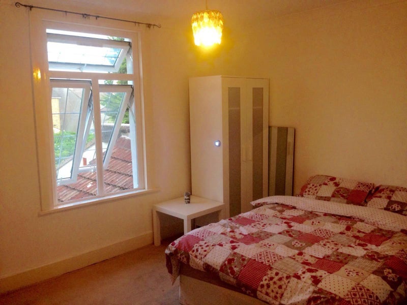 Room Stroud Road in Greater London