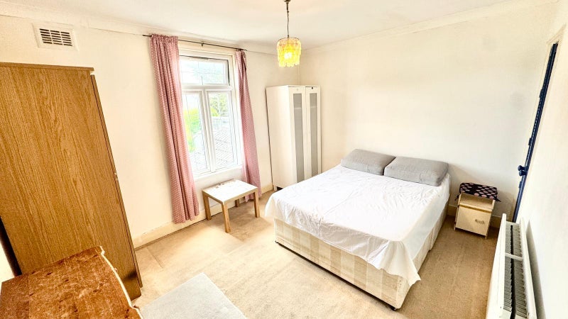 Room Stroud Road in Greater London