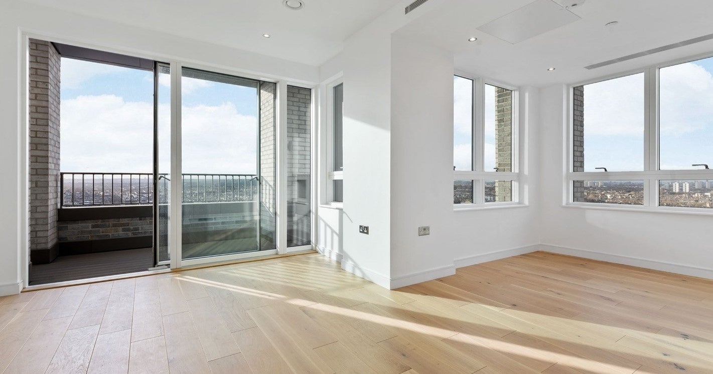 Flat Grant Road in Greater London