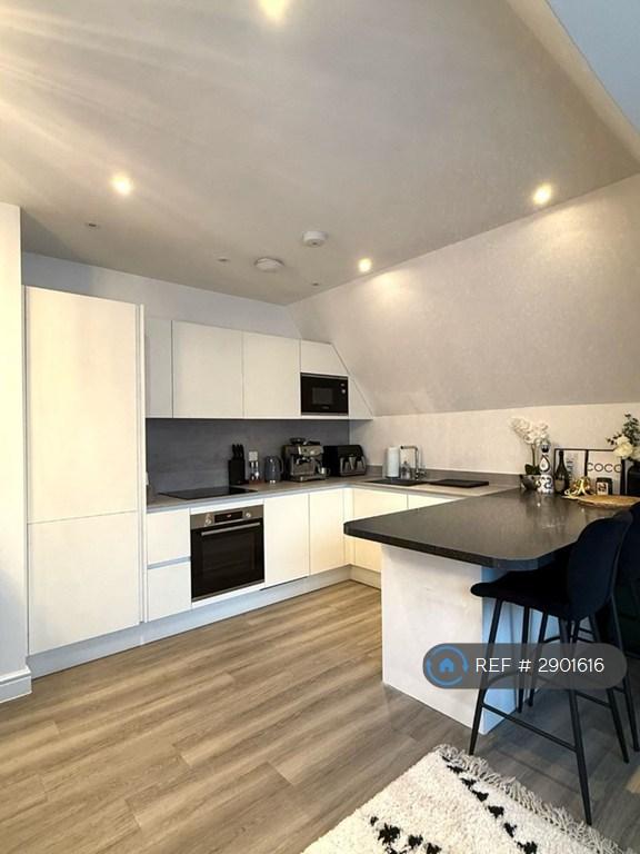 Flat Hatchlands Road in Reigate and Banstead