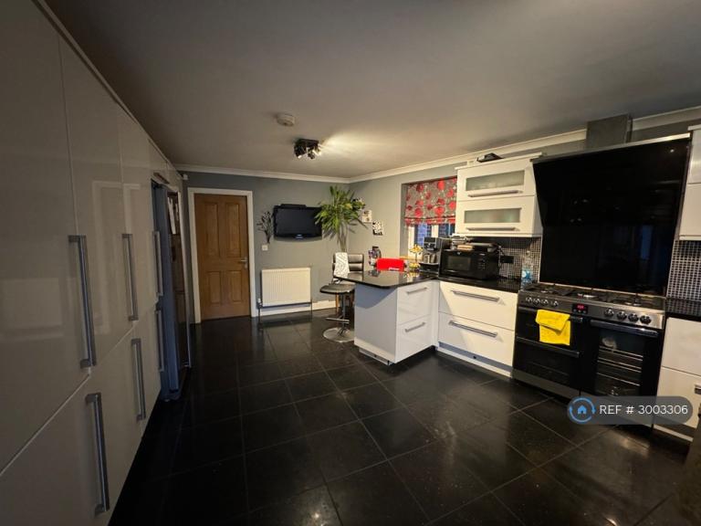 House Greencroft Close in Rotherham