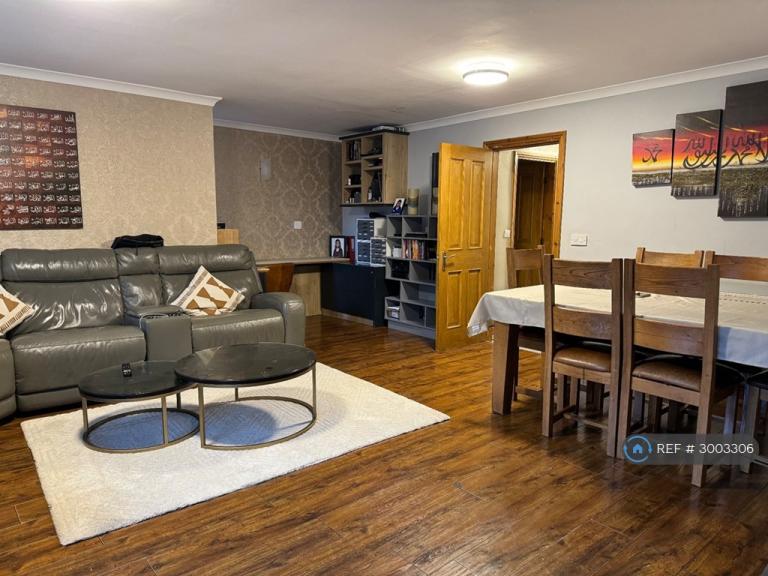 House Greencroft Close in Rotherham
