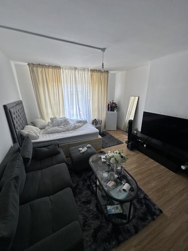 Room Hamilton Road in Greater London