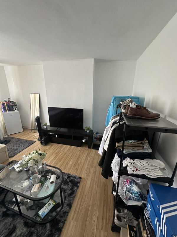 Room Hamilton Road in Greater London