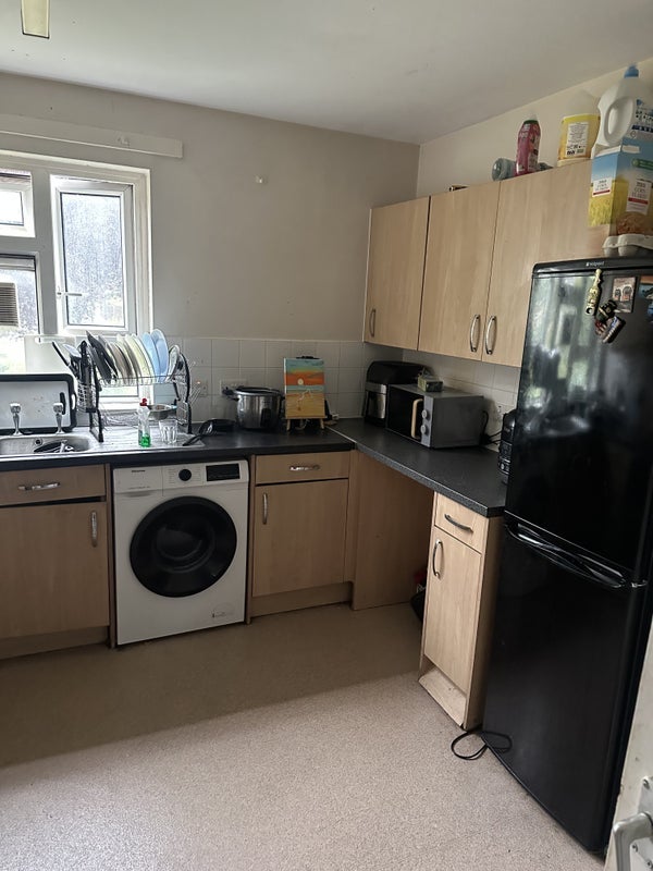 Room Hamilton Road in Greater London