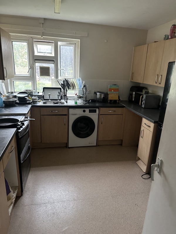 Room Hamilton Road in Greater London