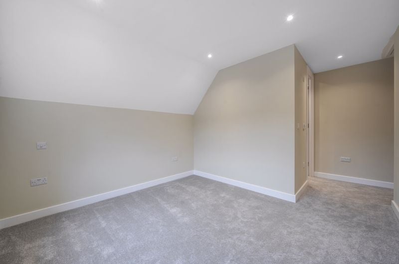 Flat Grovelands Road in Greater London