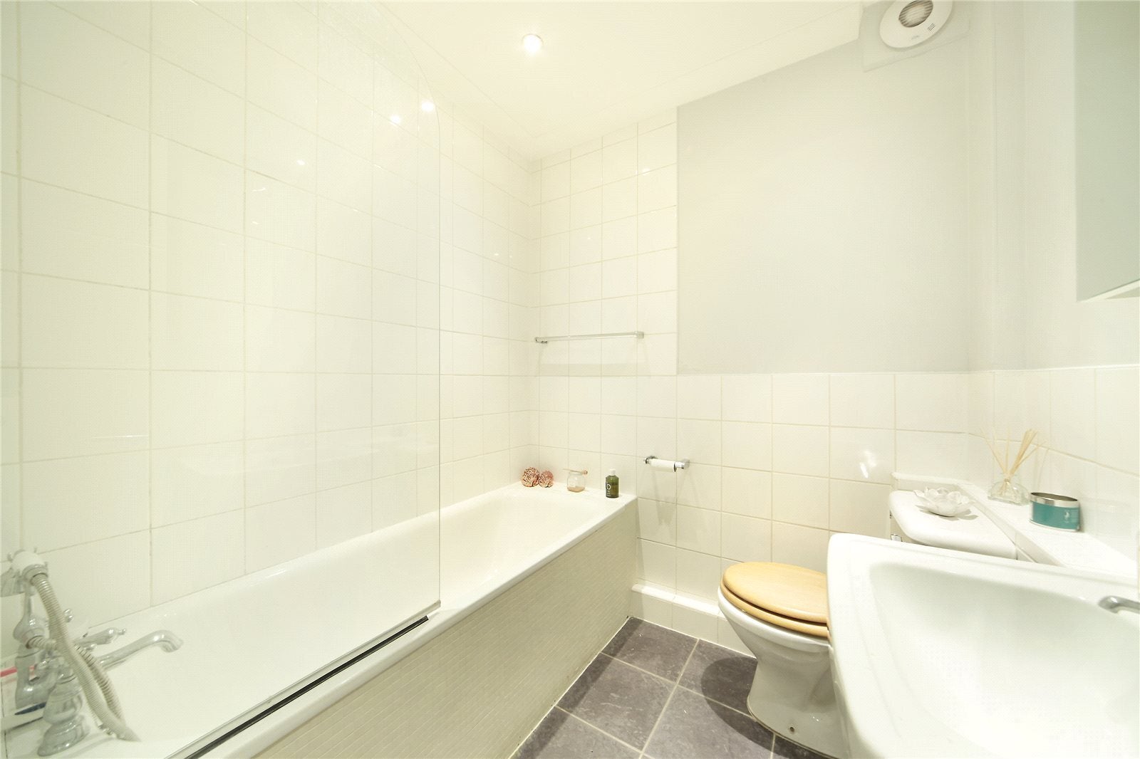 Flat Clapham Common North Side in Greater London