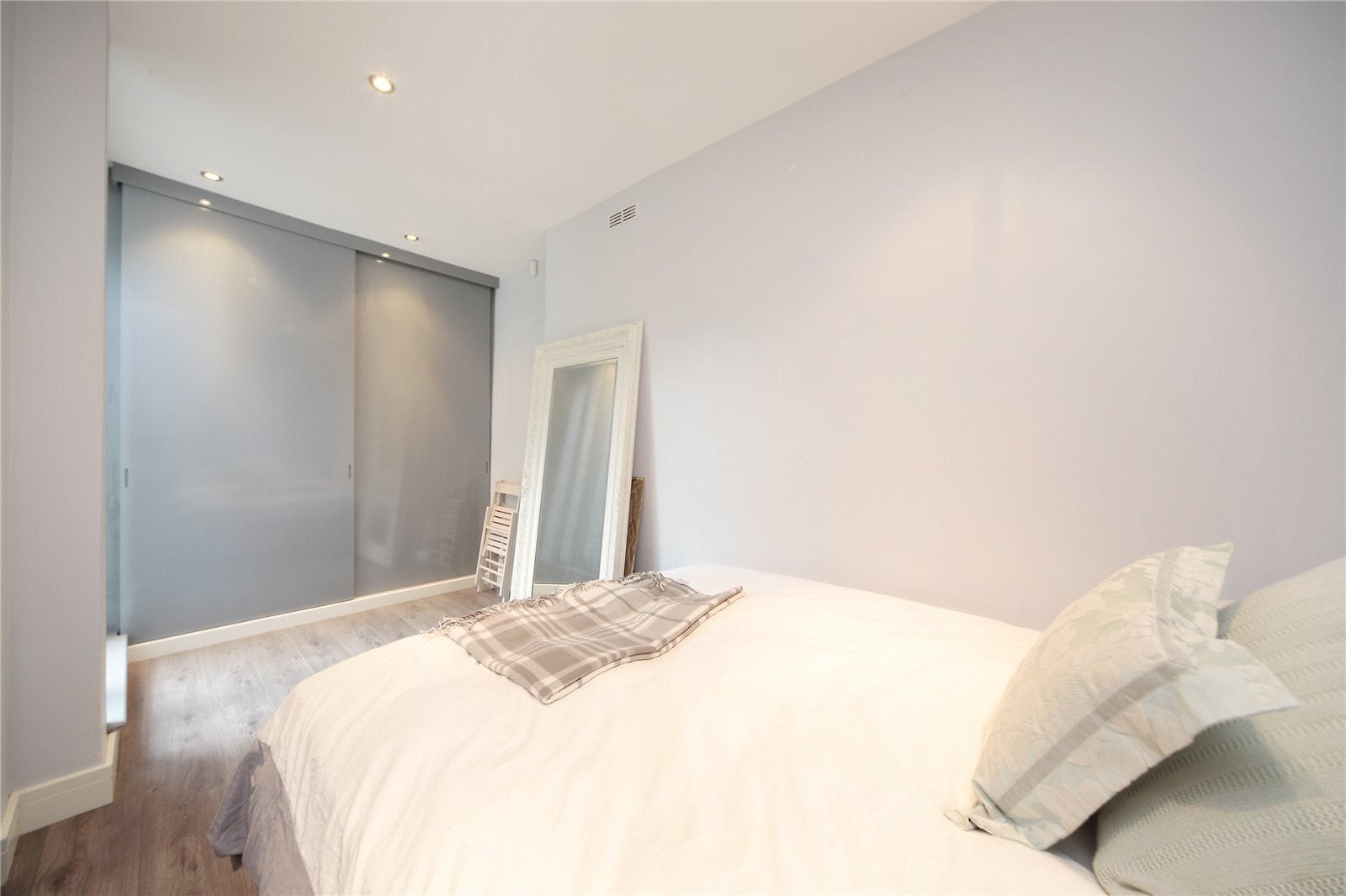 Flat Clapham Common North Side in Greater London