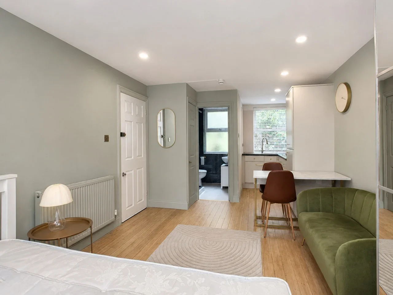 Flat Scrubs Lane in Greater London