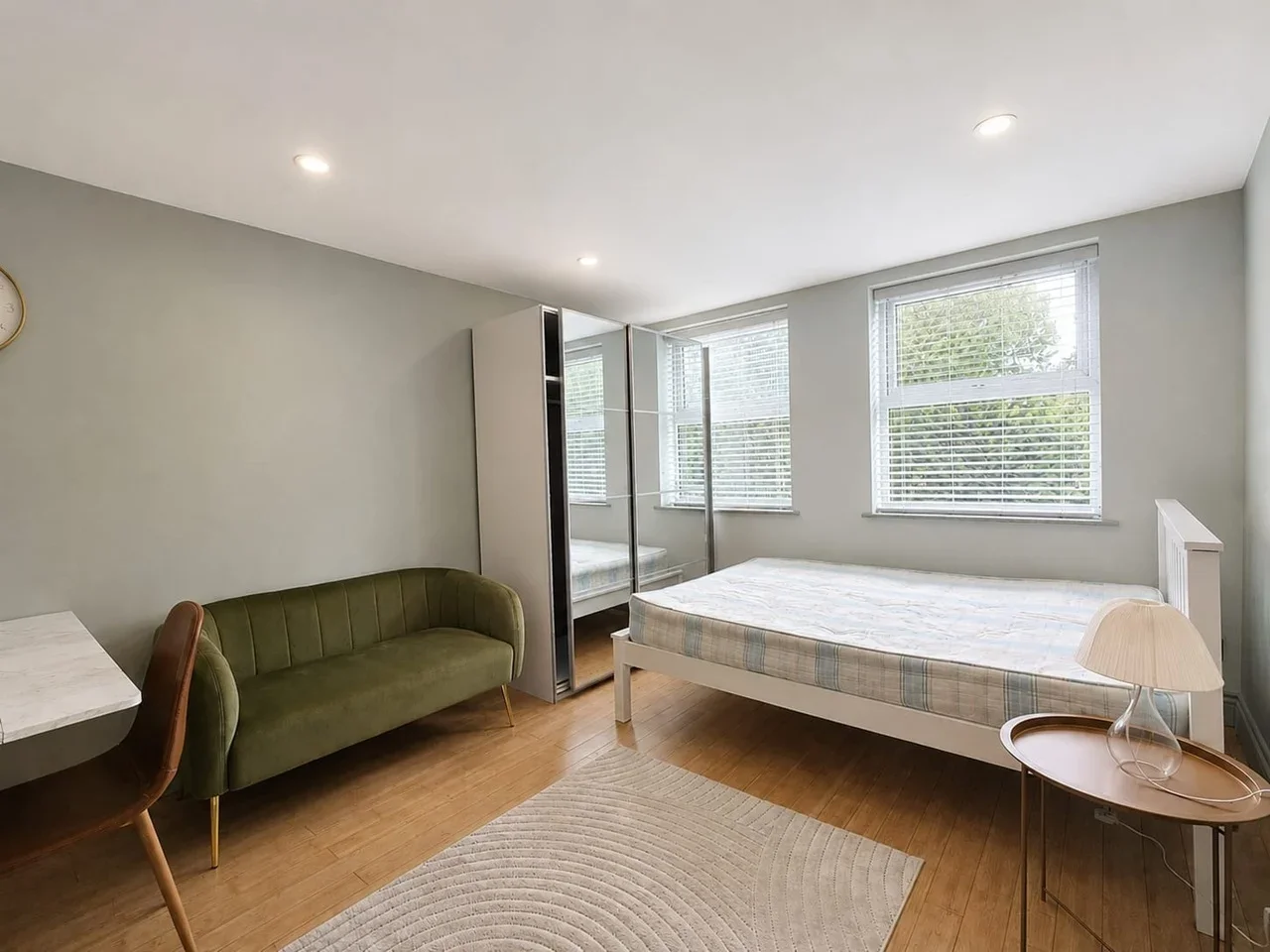 Flat Scrubs Lane in Greater London