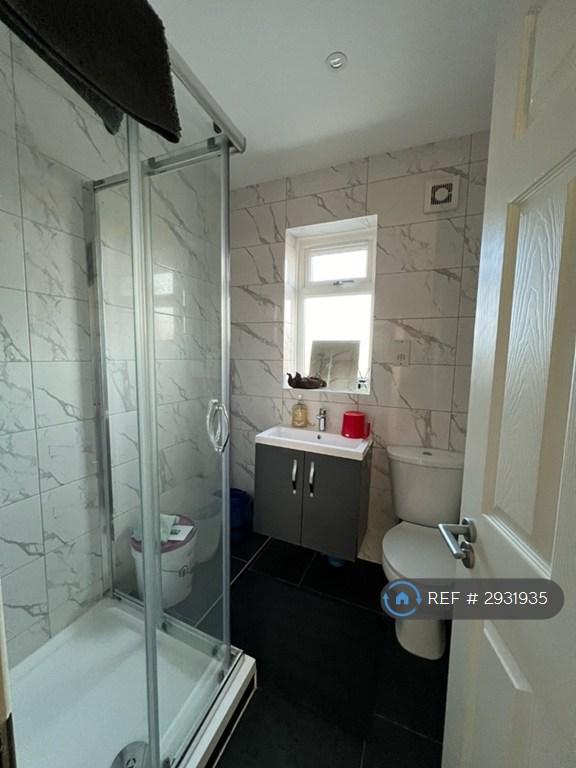 Flat Perimeade Road in Greater London
